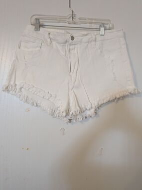 No Boundaries White Distressed Frayed Hem Jean Shorts Sz 17